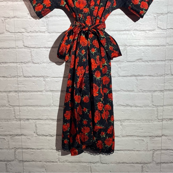 🎈SOLD 💔Vintage Robe LA II Rose Metallic Roses Beautiful Silk Robe Lace Detail - Picture 5 of 16